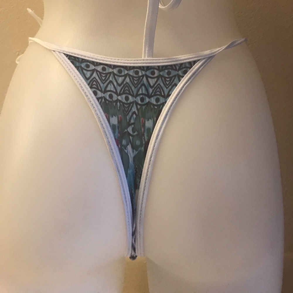 Bikini - Picture 6 of 7